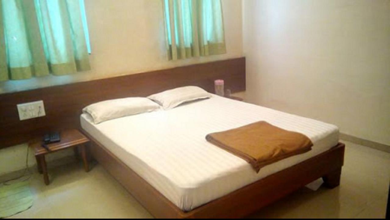 פונה Hotel Rajdeep מראה חיצוני תמונה