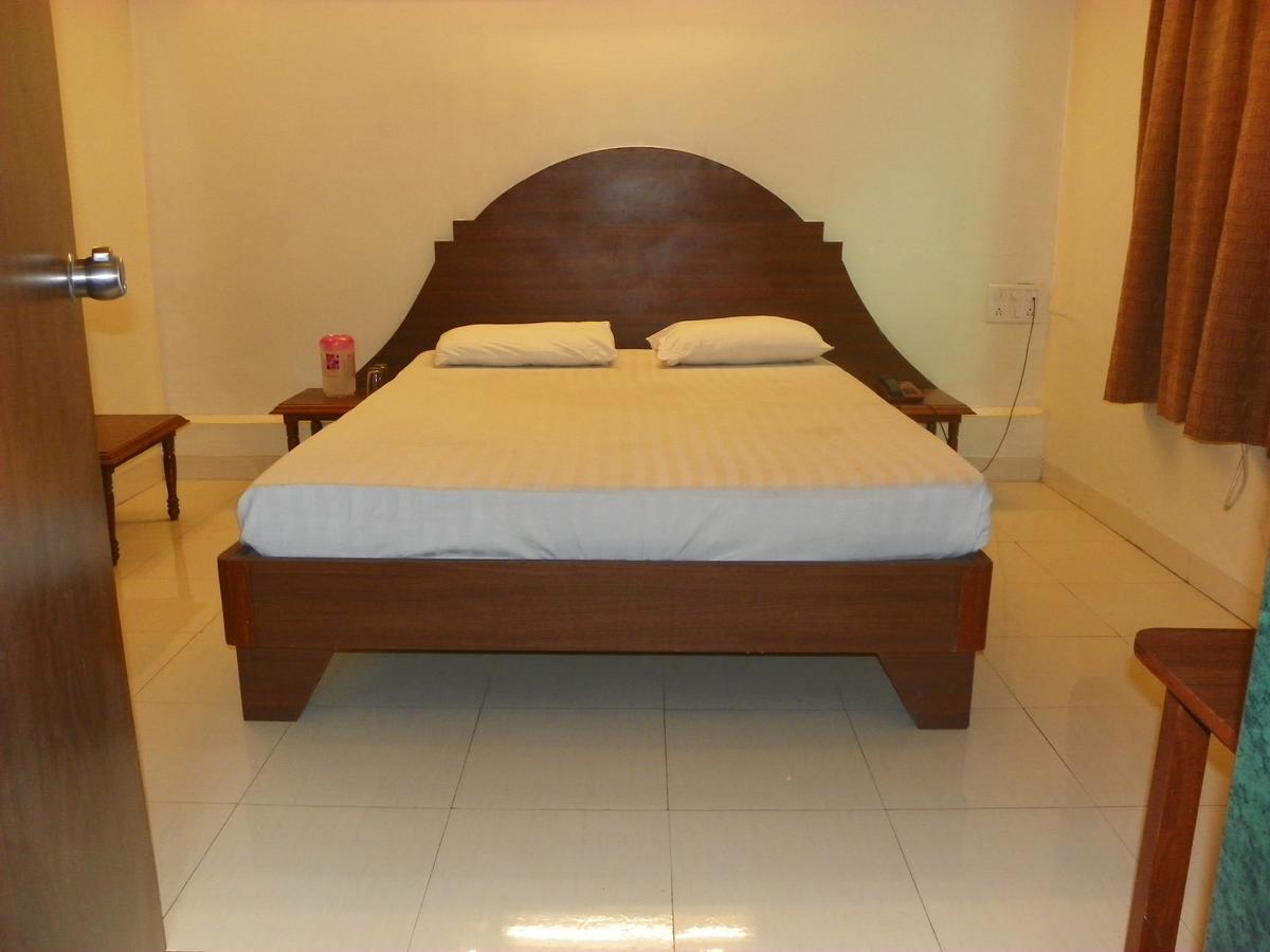 פונה Hotel Rajdeep מראה חיצוני תמונה
