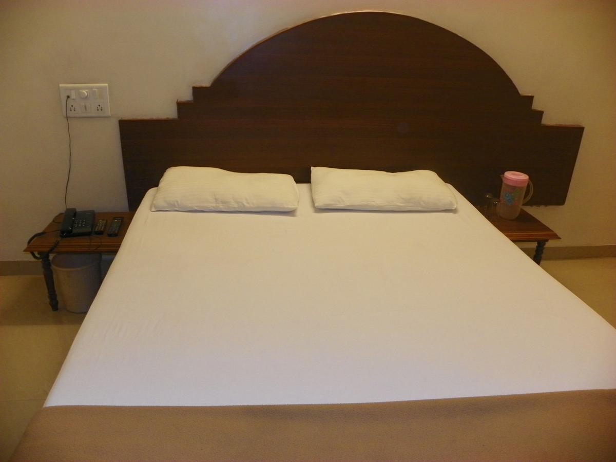 פונה Hotel Rajdeep מראה חיצוני תמונה