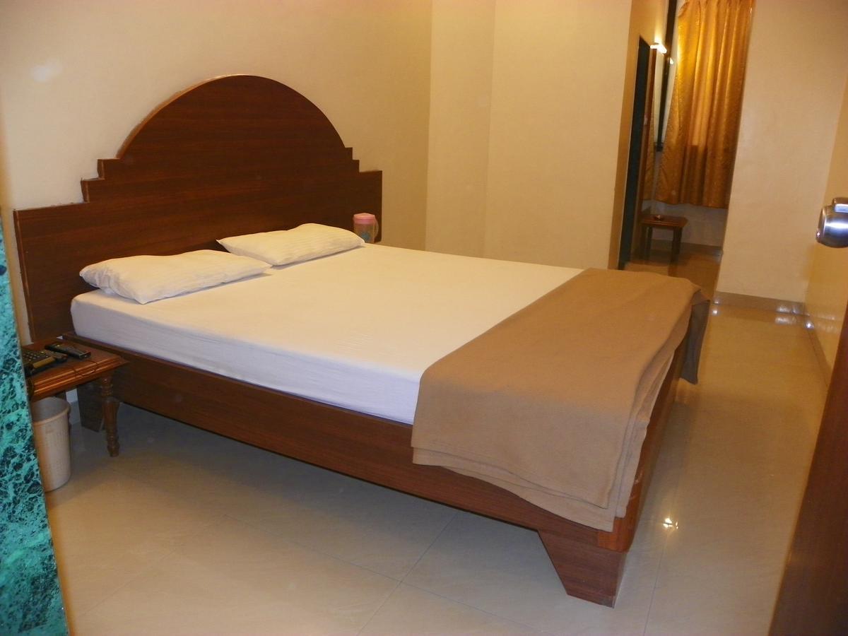 פונה Hotel Rajdeep מראה חיצוני תמונה